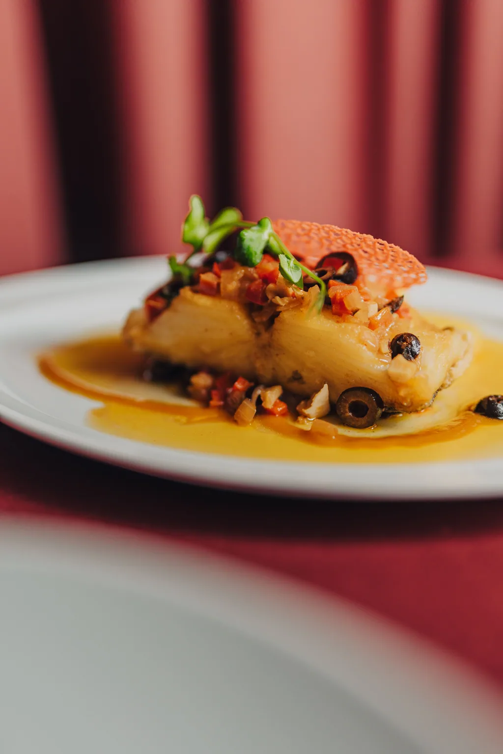 Baccalà arrosto con olive e salsa, al Café Luso