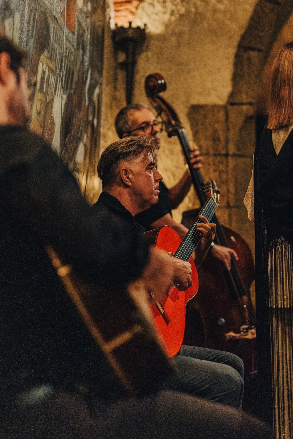 Il pubblico accompagna il fado battendo le mani