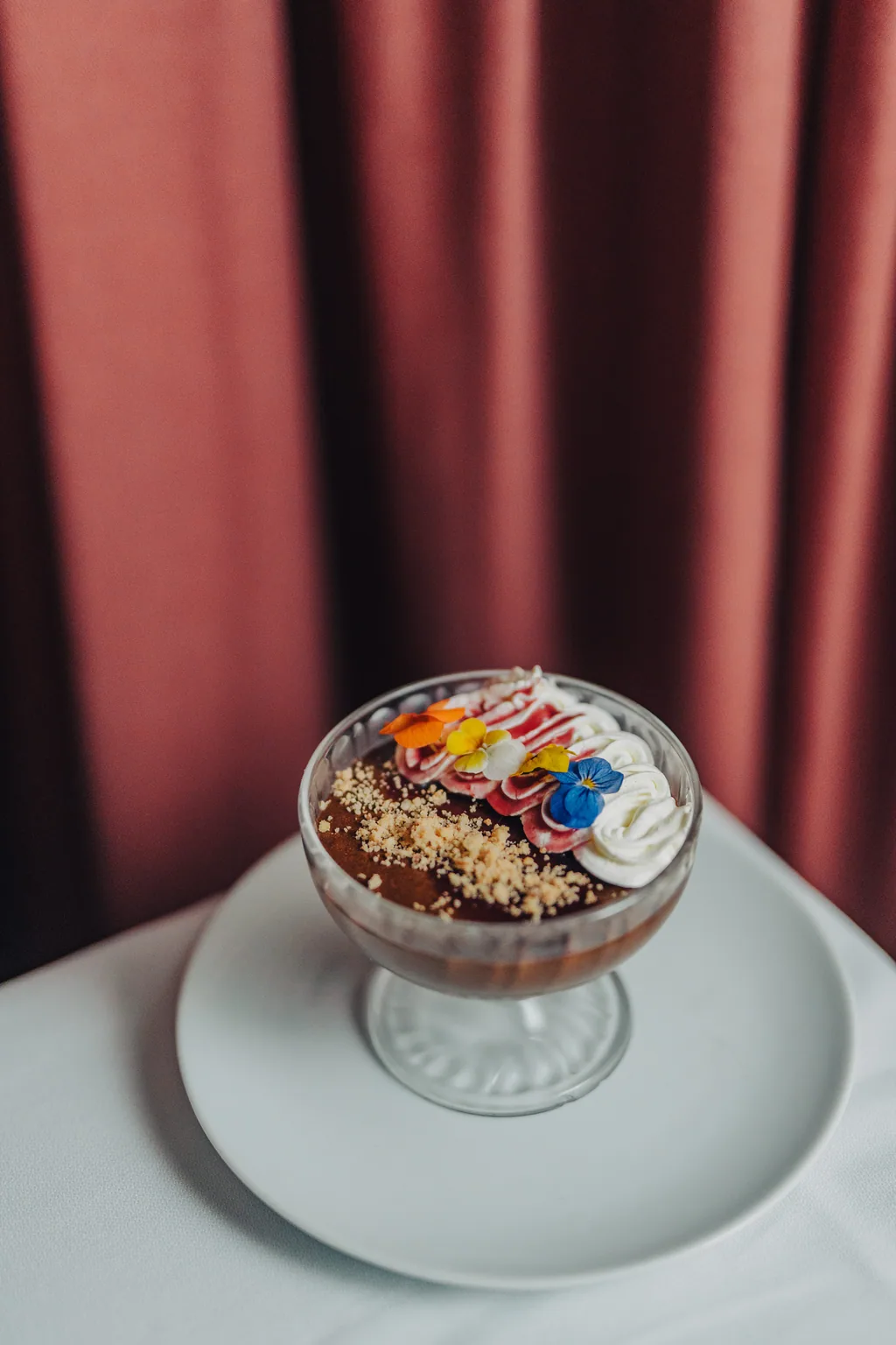 Mousse de chocolate servida em taça