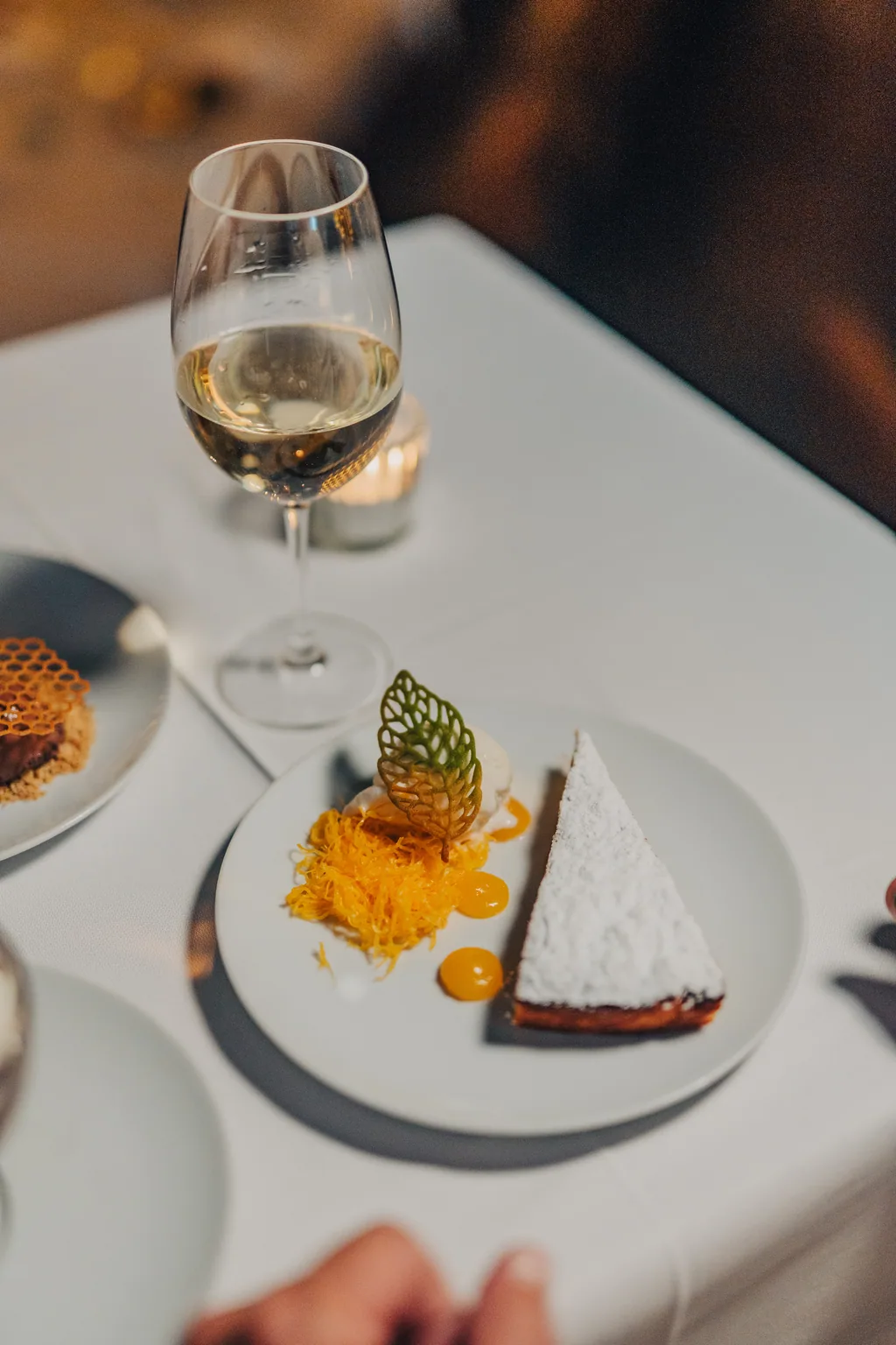 Sobremesa tradicional com fios de ovos e vinho branco