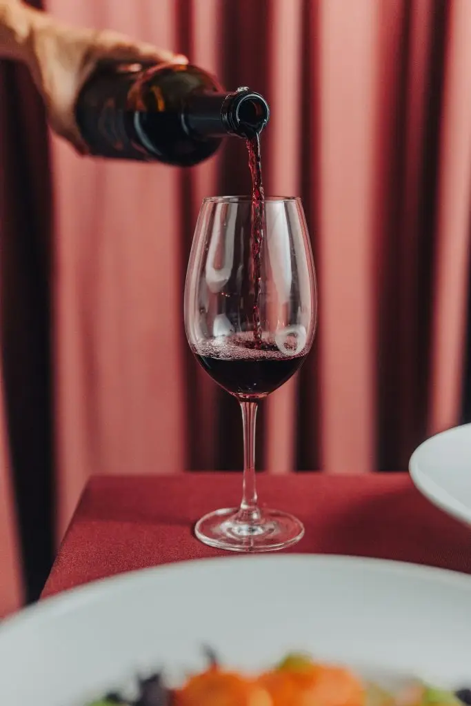 Vinho servido no Café Luso em Lisboa